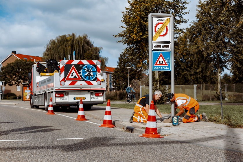 Borden geplaatst voor zero-emissiezone in Alphen: vanaf 2027 alleen nog schonere bedrijfswagens