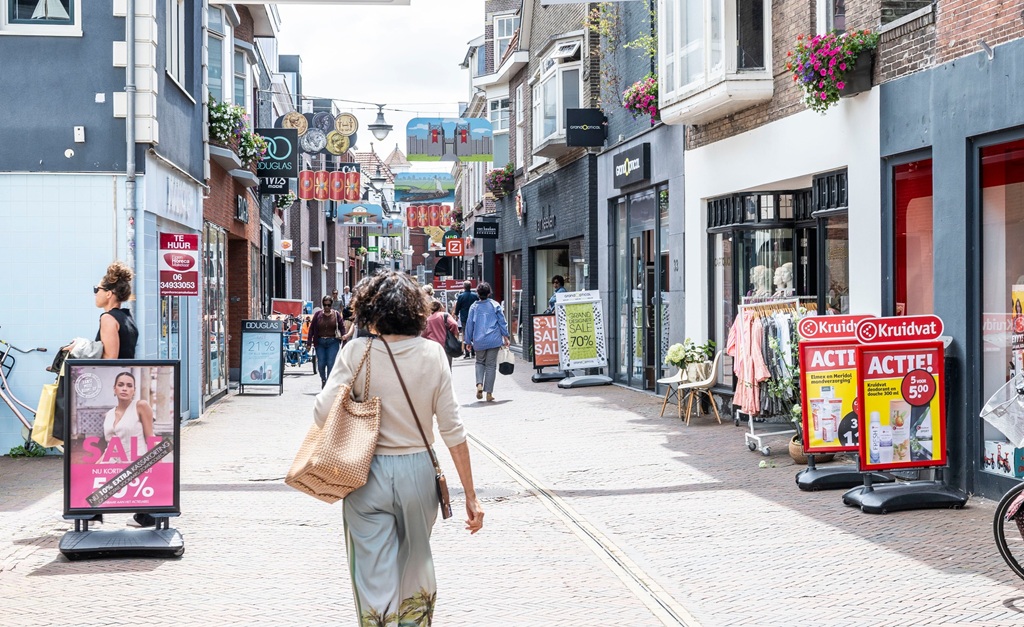 Onderzoek naar winkeltijden: geen brede verruiming in Alphen, wel mogelijk eerder open op 24 en 31 d