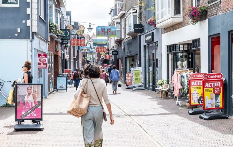 Gemeente Alphen aan den Rijn onderzoekt wensen voor winkeltijden: inwoners en ondernemers kunnen mee