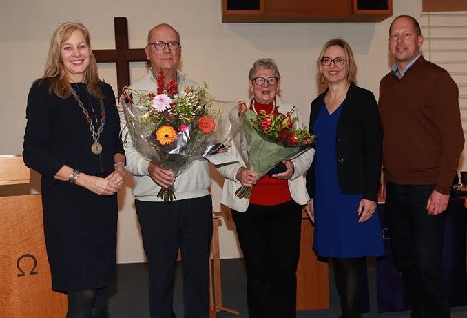 Erepenning voor echtpaar De Graaf vanwege jarenlange inzet in Benthuizen