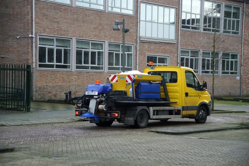 Gemeente zet strooiwagens in tegen hitte en zacht asfalt