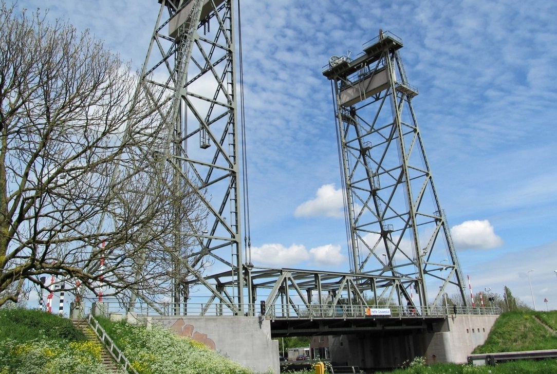 87FAB2D9384F3CF94D85D17C5764512F-hefbrug-alphen-aan-den-rijn-1.jpg