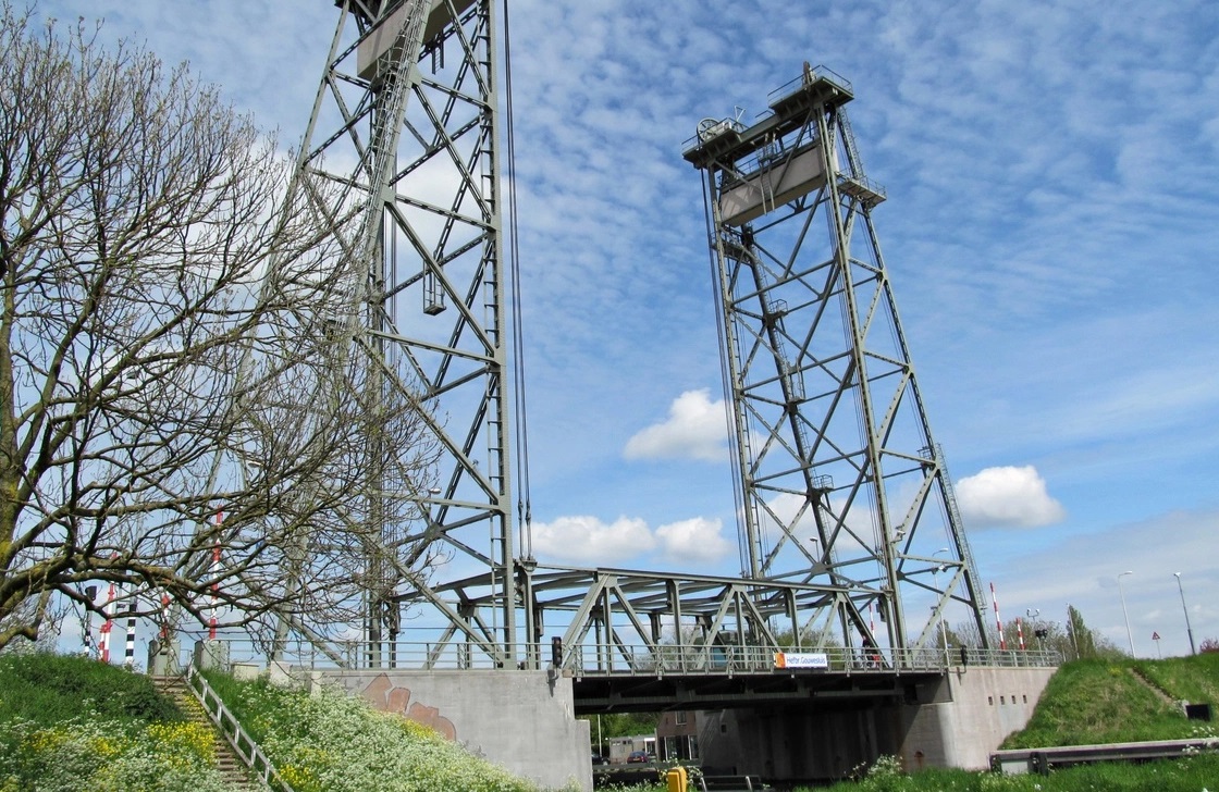 87FAB2D9384F3CF94D85D17C5764512F-hefbrug-alphen-aan-den-rijn.jpg