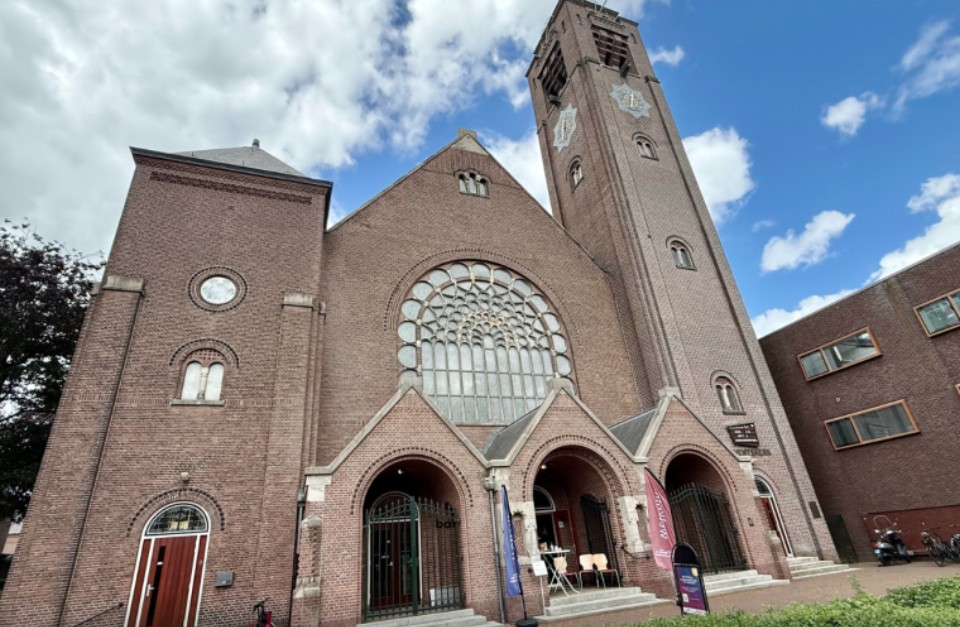 Adventskerk_voorzijde.jpg