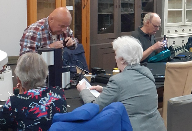 Altijd_wat_te_doen_bij_het_Repair_Cafe-2.jpg