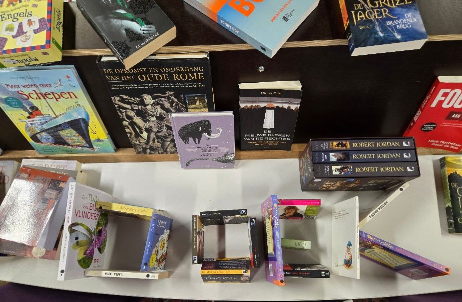 Boekenmarkt bij Kringloop Alphen tijdens Boekenweek