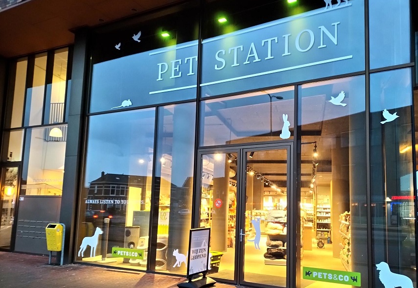 Sander van opent dierenwinkel Pet Station Pets en Co aan het Stationsplein Alphen - Regio-Nieuws - Welkom op nieuwsinalphen.nl