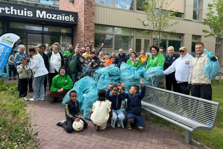 Europapark krijgt grote schoonmaakbeurt: afvalprikactie sluit af met ‘priknick’