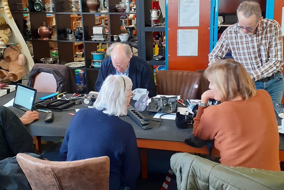 Repair_Cafe_Alphen_-_Altijd_wat_te_doen-2.jpg
