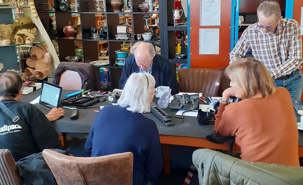 Repair_Cafe_Alphen_-_Altijd_wat_te_doen-3.jpg