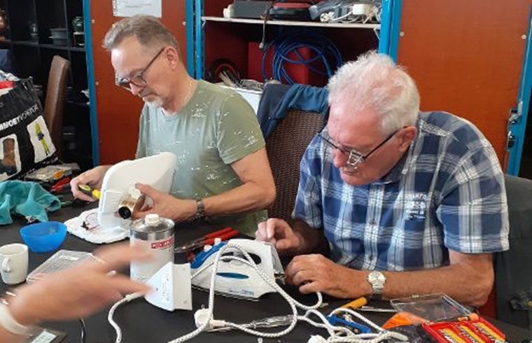 Repair_Cafe_Alphen_-_precisiewerk.jpg