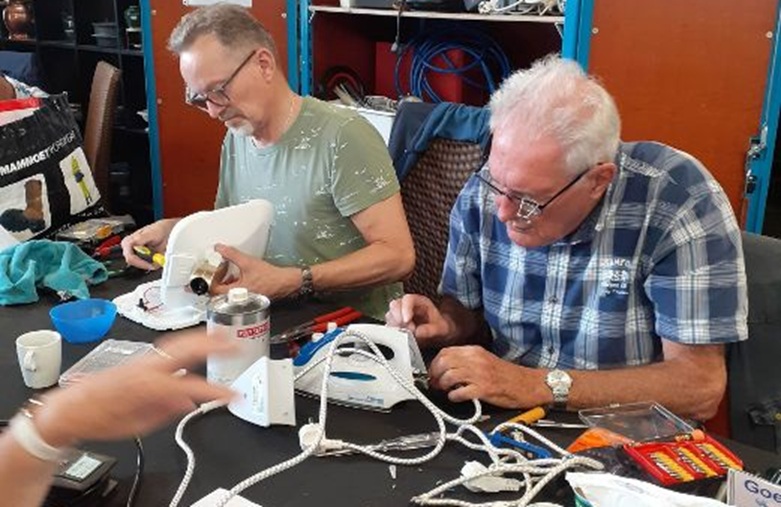 Repair_Cafe_Alphen_precisiewerk.jpg
