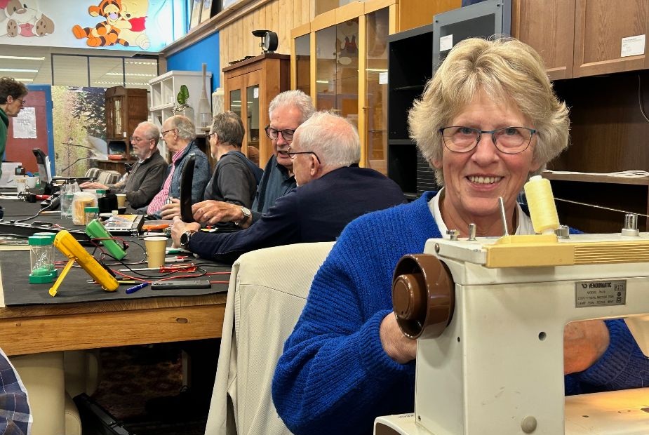 Repair_Cafe_Hazerswoude_-_de_vrijwilligers-2.jpeg