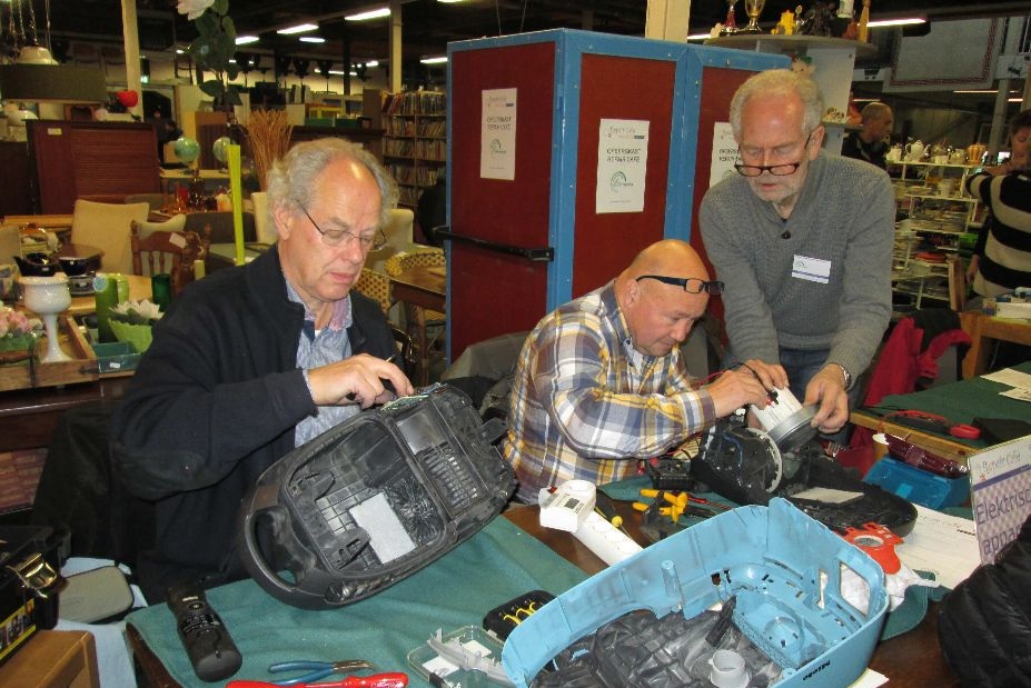Repair Café in Alphen: geef je kapotte spullen een tweede leven