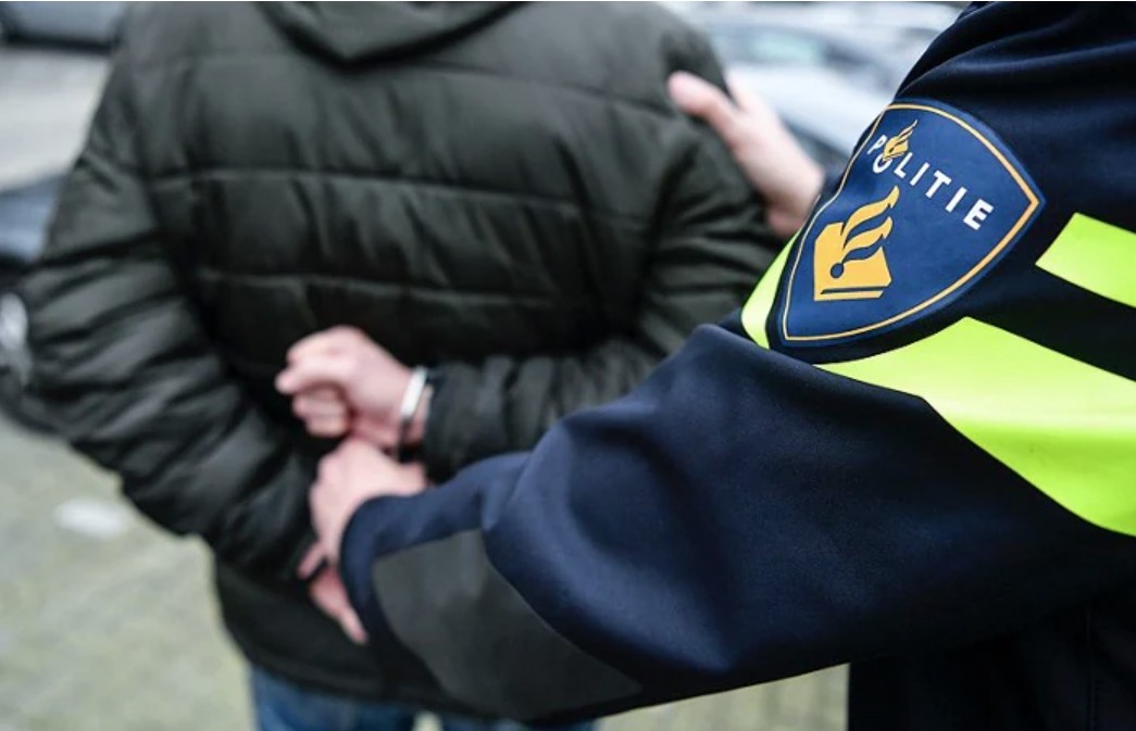 Zes mannen opgepakt voor drugshandel in Alphen; woning direct gesloten