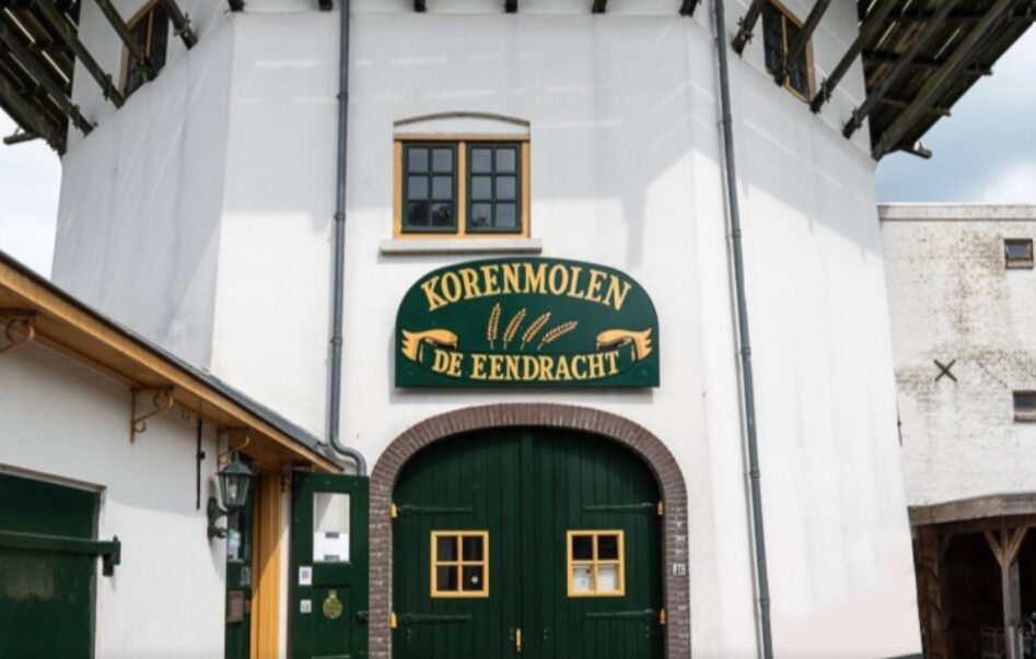 Historisch molenbord keert terug bij De Eendracht dankzij sponsorbijdrage van Fonds Alphen e.o.