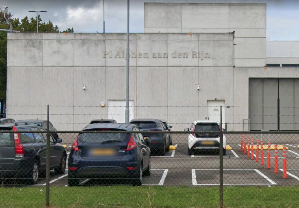 Gevangene uit gevangenis Alphen overlijdt tijdens verlof na auto-ongeluk