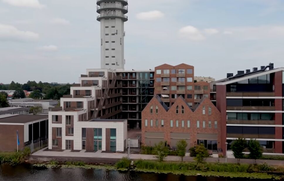 Eerste kopers krijgen sleutel in Kickstart: 48 starters nemen duurzame koopwoningen in gebruik
