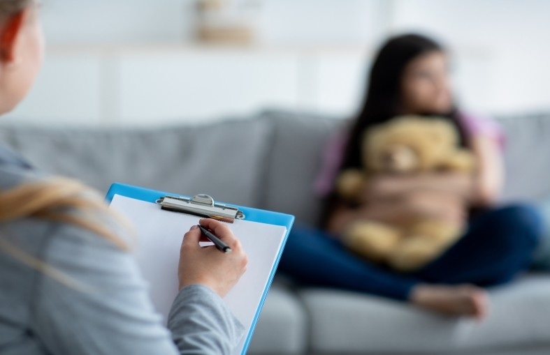 Shutterstock_jeugdzorg_onzichtbaar_kind-2.jpg