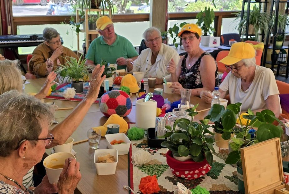 afbeelding_Phemia_met_groep_in_Leger_des_Heils_juli_2026.jpeg
