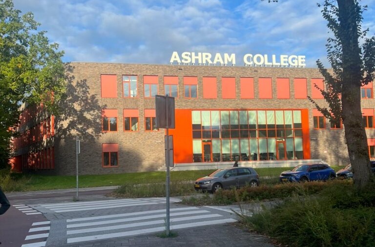 ashram-goed-zichtbaar-768x1024.jpg