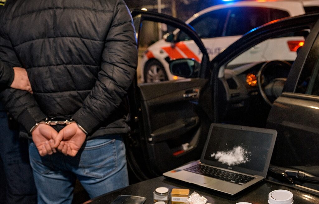 Man aangehouden voor drugshandel na controle in Alphen aan den Rijn