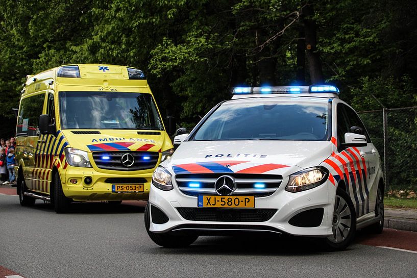 Auto en taxi botsen op Boskoopseweg: N207 richting Boskoop afgesloten