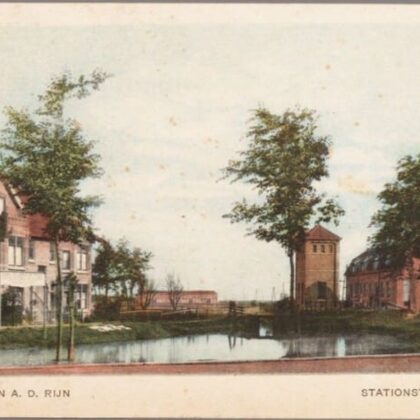 Alphen a. d. Rijn, Stationstraat
Beschrijving: 
Stationsplein met vijver (voorheen Vijve