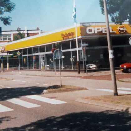 De sint jorisstraat en auto bedrijf oosterman aan de thorbeckestraat 1999.