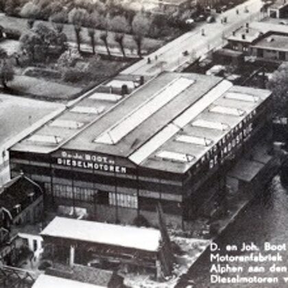 Aan de Prins Hendrikstraat Motorenfabriek De Industrie van 1910 - 1977; gesloopt in 1980.