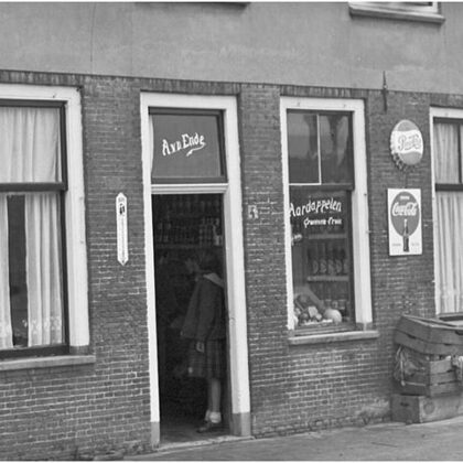 Groenteboer v.d. Ende van de 's Molenaarsbuurt.
met dank aan deze foto's P. v.d. Ende.