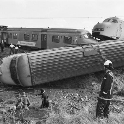 Beschrijving Trein ontspoord na een botsing met een vrachtwagen tussen Alphen ad Rijn en B