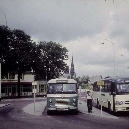 Bus station bij het station Alphen.