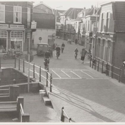 De Aarbrug , Van Mandersloostraat, 1ste gebouw rechtover het bruggetje heeft ooit Snackbar