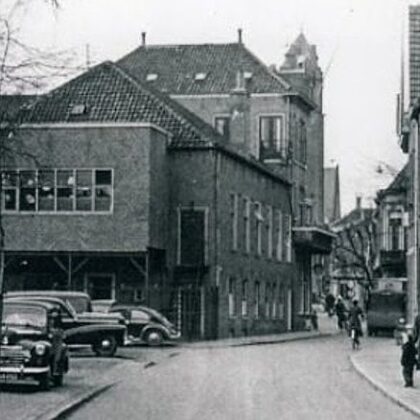 De Van Boetzelaerstraat met de achterzijde van de Vergulde Wagen