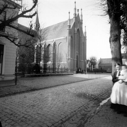 De voormalige hervormde kerk aan de Julianastraat deze foto is van voor 1916 toen is deze