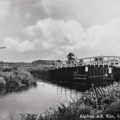 Deze weg is nu de westkanaalweg die loopt van Alphen naar Ter Aar.