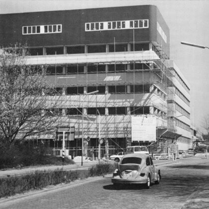 Het oude stads kantoor in aanbouw.........Castellumstraat.