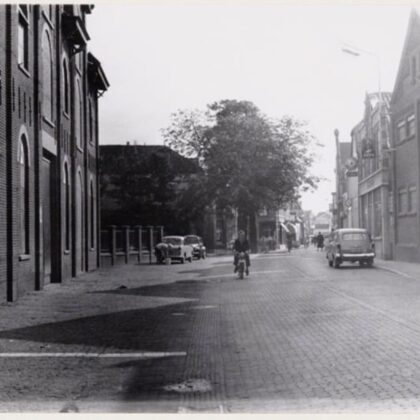 Hooftstraat met de Leerhoeve rechts op de foto zit nu van Provak (Piet van Beieren)