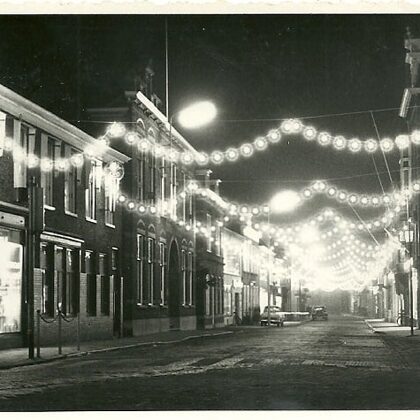Julianastraat met sfeerverlichting.