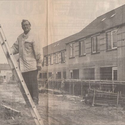 Oude Alphense aannemer Van Wierringen in de toen nieuwbouw van de wijk Beerendrecht foto i
