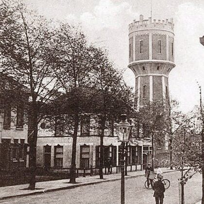 Prins Hendrikstraat En Watertoren, foto is genomen op de hoek Prins Henderikstraat en de Z