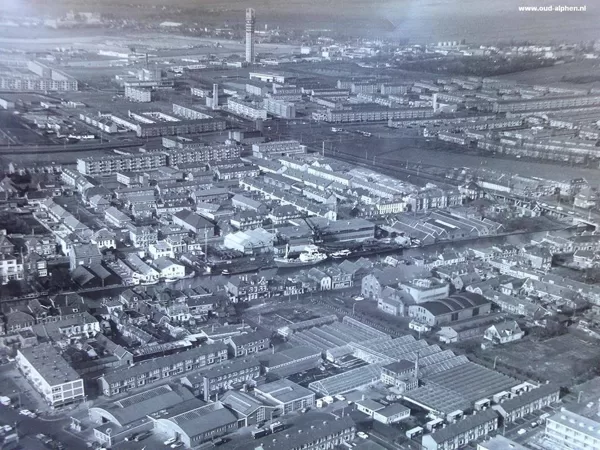 Alphen aan den Rijn 1962 met links onder de Thorbeckeplein.