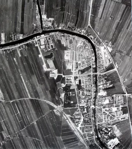 Alphen aan den Rijn vanuit de lucht anno 1956.