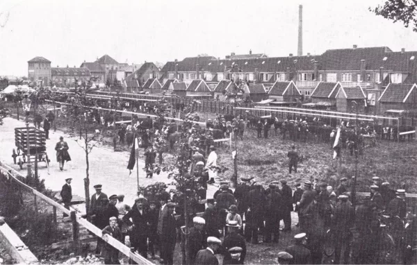 In de Zaalbergstraat werd in 1923 een veekeuring gehouden. De huizen stonden er toen de ti
