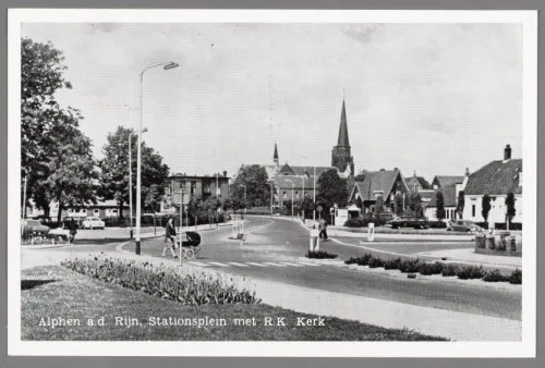 Stationsplein jaartal onbekend.