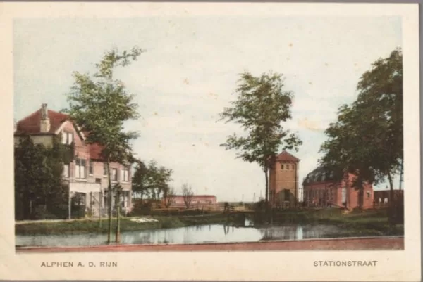 Alphen a. d. Rijn, Stationstraat
Beschrijving: 
Stationsplein met vijver (voorheen Vijve
