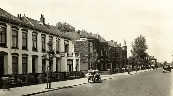 Alphen aan den Rijn, Wilhelminastraat
Beschrijving: 
Wilhelminalaan (voorheen Wilhelmina