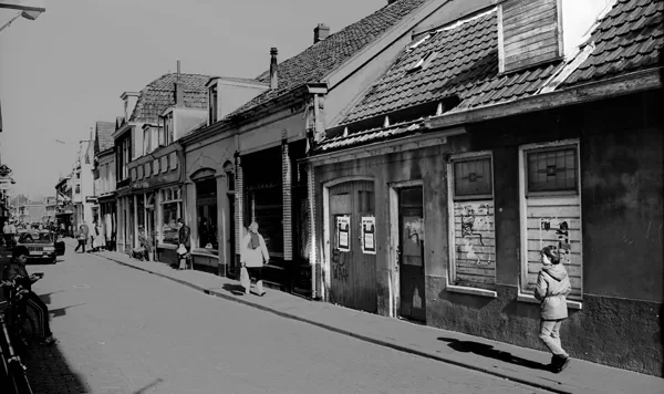 Hoofstraat 1983 waar nu de nieuwbouw is waar o.a. slagerij de Ridder nu zit.