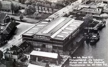 Aan de Prins Hendrikstraat Motorenfabriek De Industrie van 1910 - 1977; gesloopt in 1980.